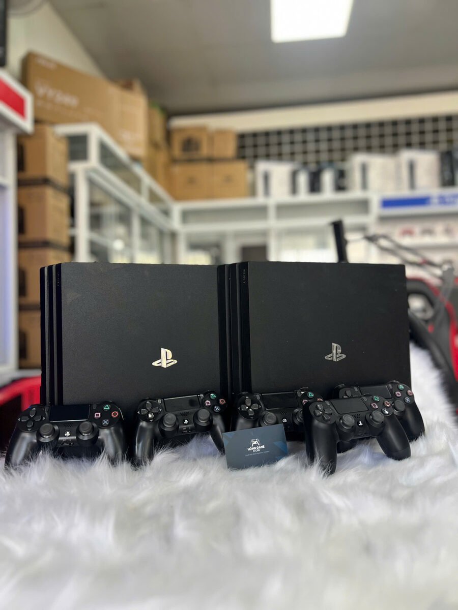 Trọn bộ PS4 Pro 1TB kèm 2 tay cầm - Hóng Game Store